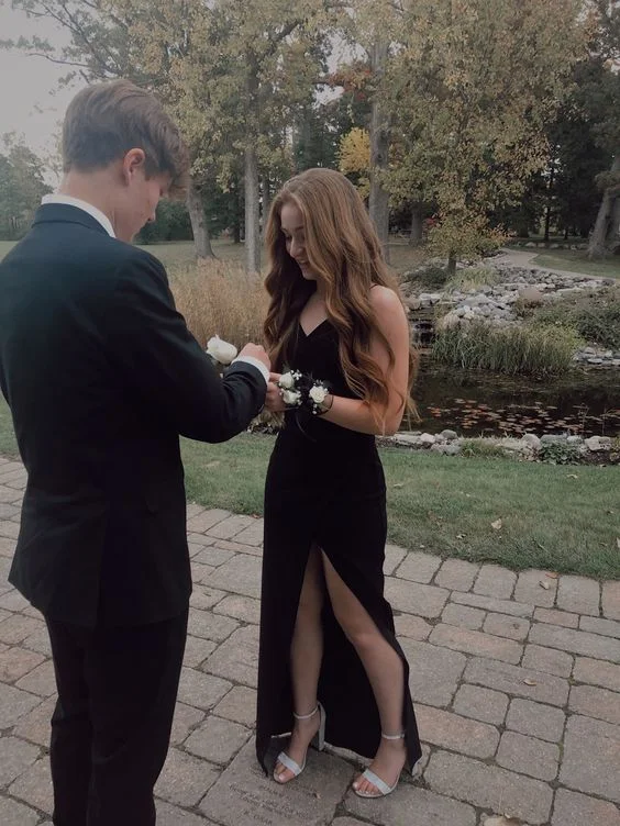 women's curve-hugging dressesElegant Black Sleeveless V Neck Prom Dress,Black Formal Gown Y1115 women's curve-hugging dressesElegant Black Sleeveless V Neck Prom Dress,Black Formal Gown Y1115