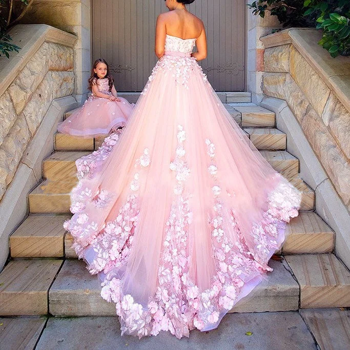 women's empire-line dressesDreamy Pink Flower Wedding Dresses Lace Appliques Sweetheart Empire Waist Maternity Bridal Gown