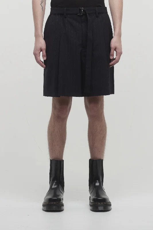Men's Pants with Appliqué DetailsSacai Chalk Stripe Shorts in Navy