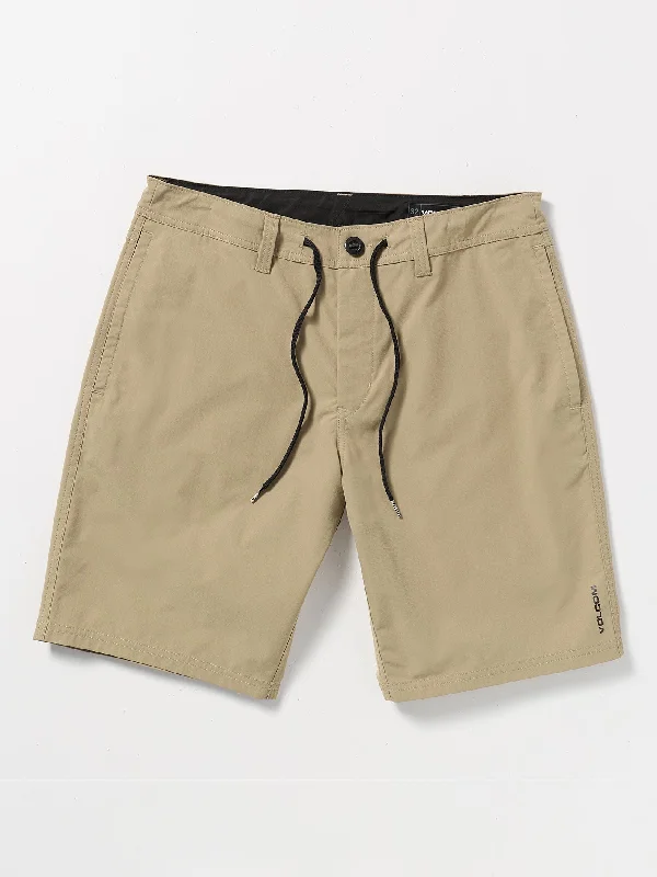 Men's Bootcut Jeans for a Flattering ShapeMyrtle Hybrid Short 20" - Khaki