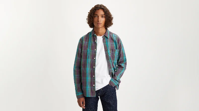Men's Camping Shirts for Outdoor AdventuresLevi's® Men's Classic One Pocket Standard Fit Shirt Men's Camping Shirts for Outdoor AdventuresLevi's® Men's Classic One Pocket Standard Fit Shirt
