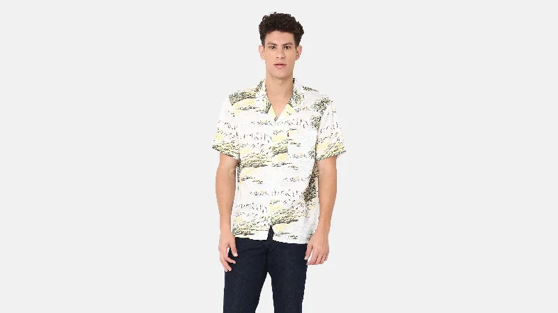 Men's Graphic Print T-Shirts for a Statement LookLevi’s® Men’s Sunset Camp Shirt