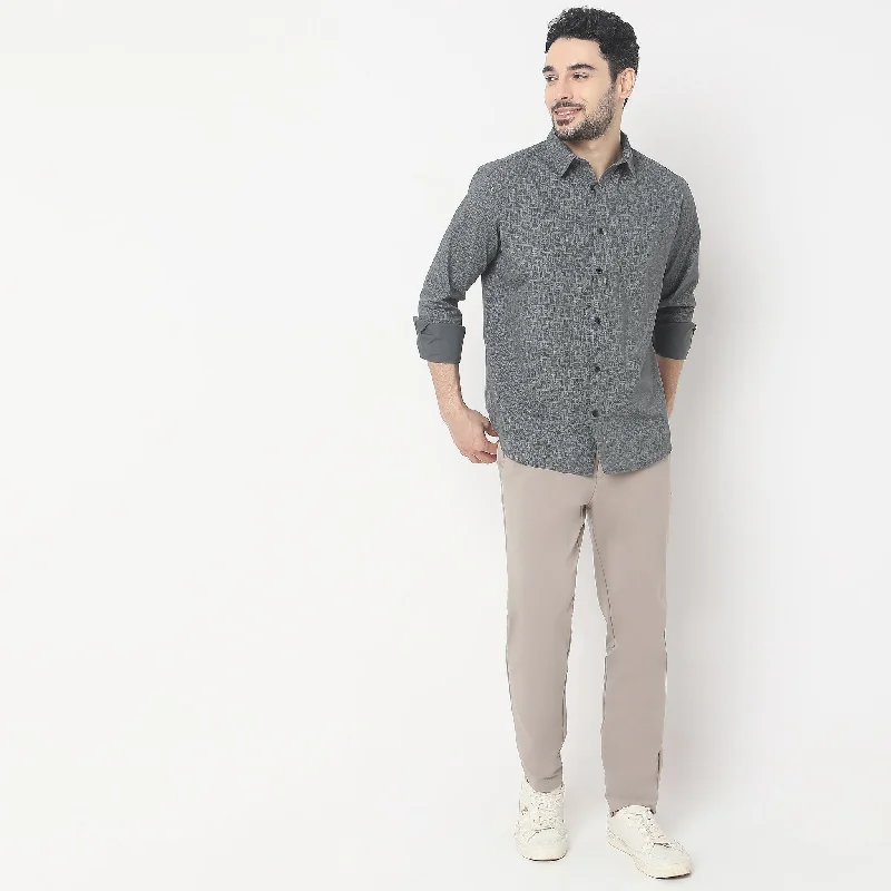 Men's Solid-Colored Shirts for VersatilityGeometric Print Impression Shirt